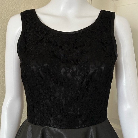 Walter by Walter Baker Black lace Mini flowy dress - Picture 2 of 10